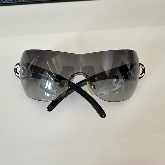 CHANEL SUNGLASSES FRAMELESS CC LOGO 1425 BLACK GRADIENT WITH SILVER ACCENT CC - Picture 1 of 16